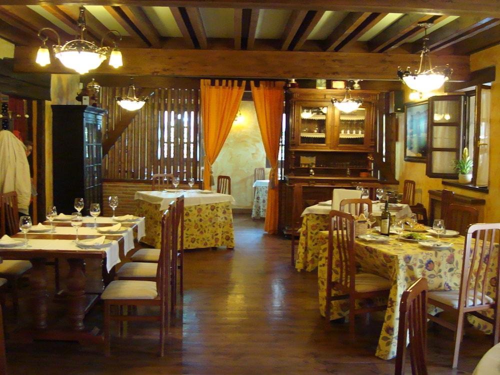 Posada Restaurante Prada A Tope Treceno Exterior photo